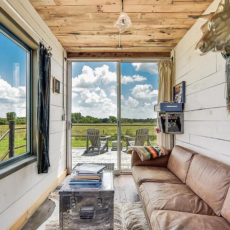 Flophouze Shipping Container Hotel Round Top Esterno foto