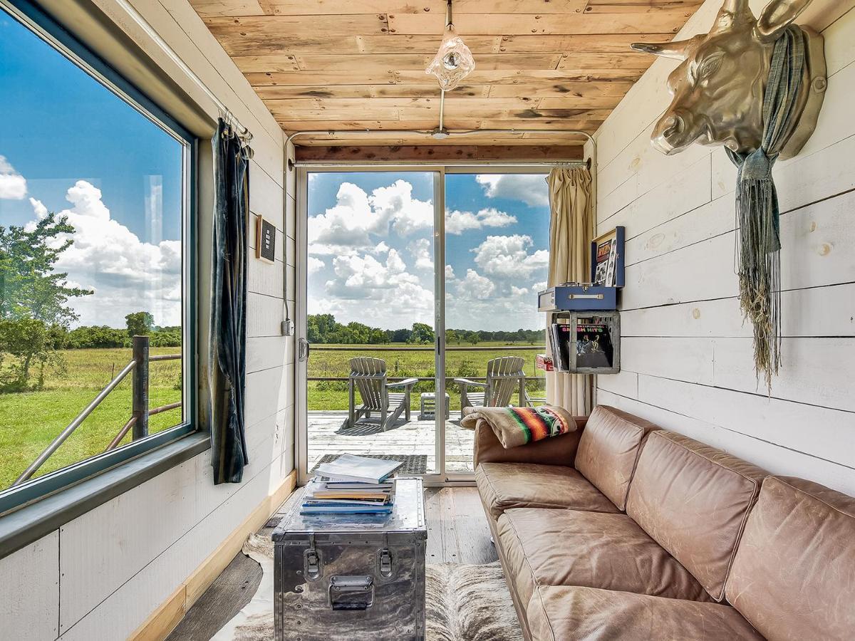 Flophouze Shipping Container Hotel Round Top Esterno foto