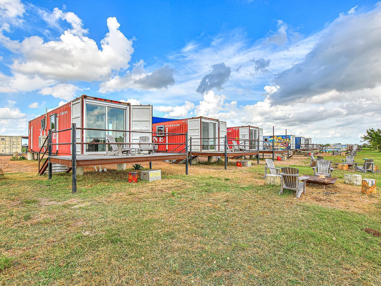 Flophouze Shipping Container Hotel Round Top Esterno foto