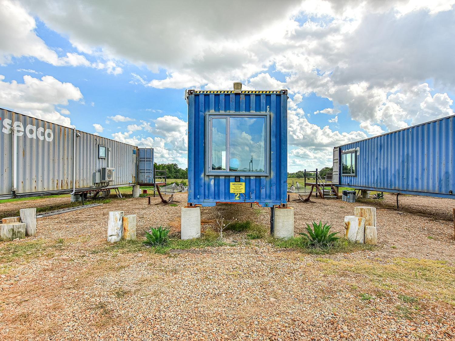 Flophouze Shipping Container Hotel Round Top Esterno foto