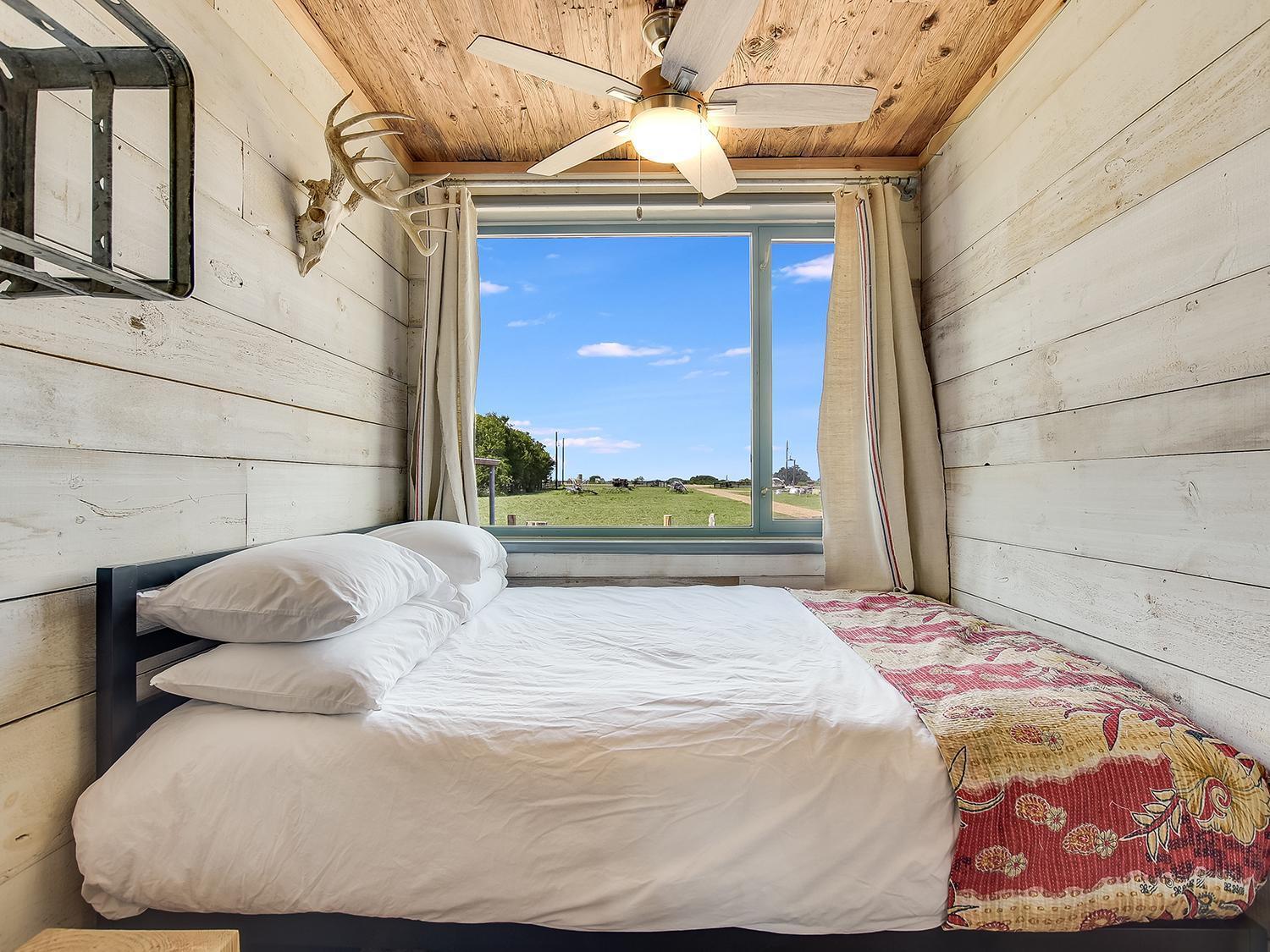 Flophouze Shipping Container Hotel Round Top Camera foto