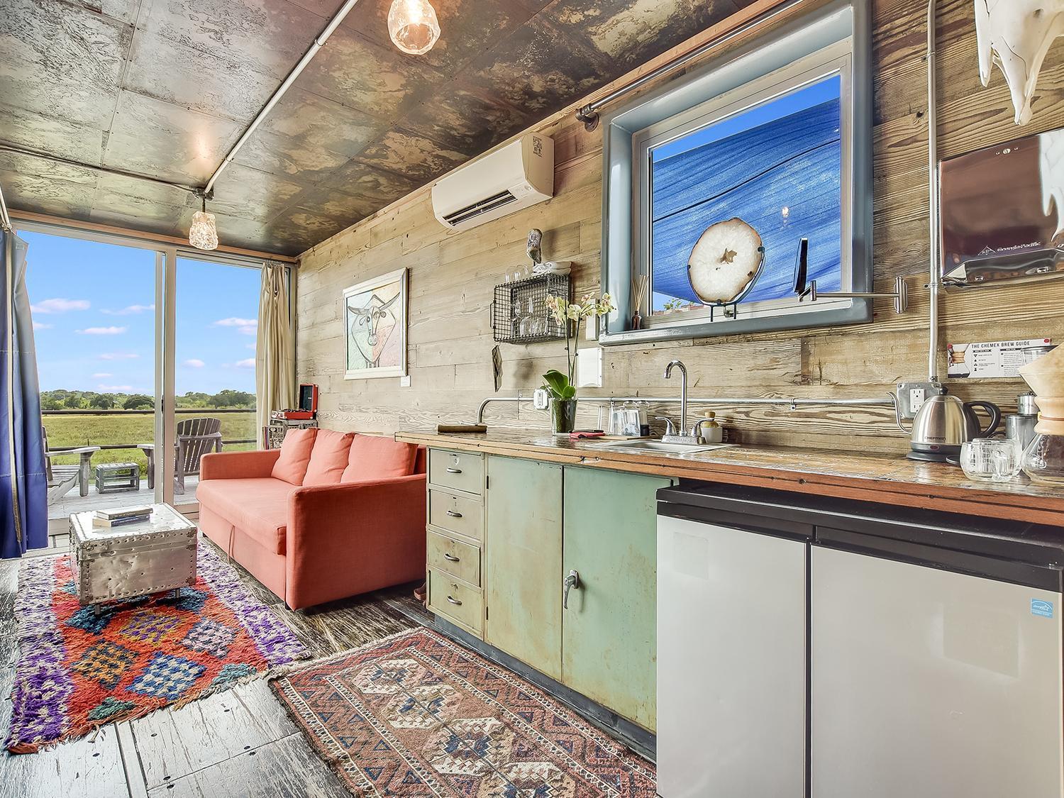 Flophouze Shipping Container Hotel Round Top Camera foto