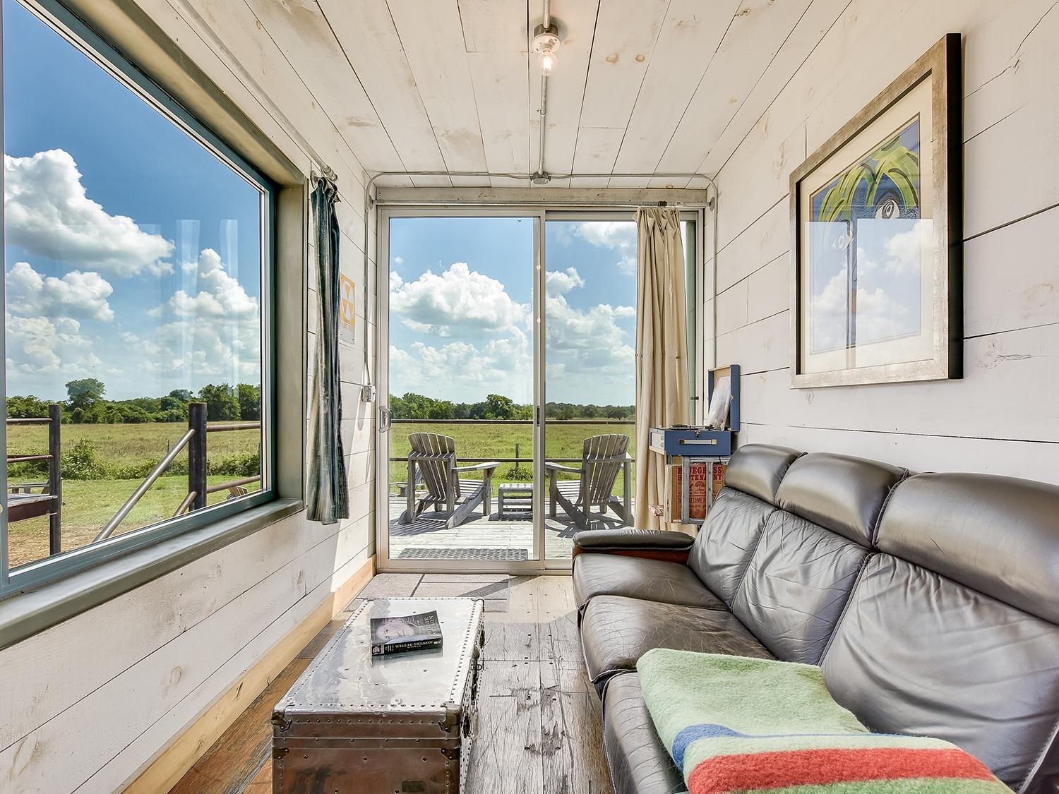 Flophouze Shipping Container Hotel Round Top Camera foto