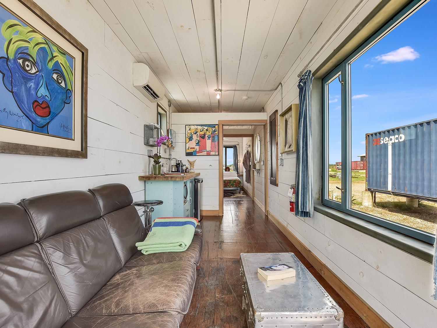 Flophouze Shipping Container Hotel Round Top Camera foto
