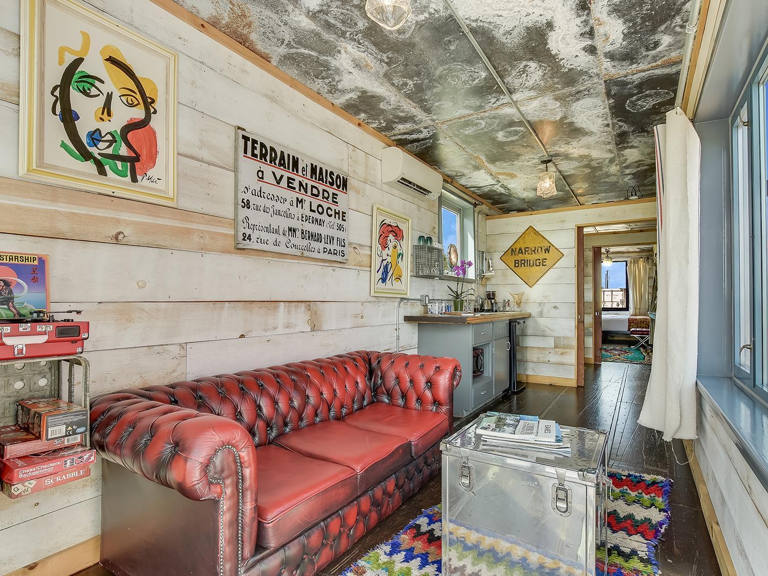 Flophouze Shipping Container Hotel Round Top Camera foto